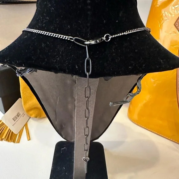 Delicate Pink Heart Pendant Necklace - Picture 5 of 9